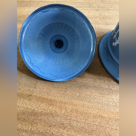 Vintage 70’s Avon Avonshire Grecian Pedestal Wedgewood Jasperware Style Blue - Picture 8 of 8
